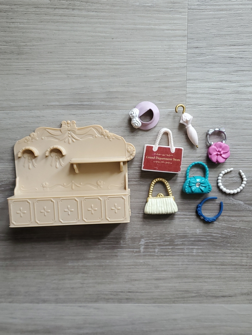 Calico Critters Fashion Showcase Accessories Set